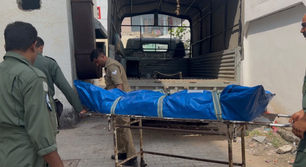 आगरा में एयरफोर्स जवान का रेलवे ट्रैक पर मिला दो टुकड़ों में शव!